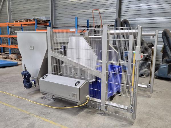 Maatwerk Dolav bakken kantelaar met buffer- en doseersysteem